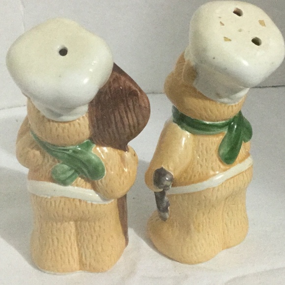 Vintage salt and pepper shakers - bear chefs , frying pan and pizza board-used. - Picture 2 of 8